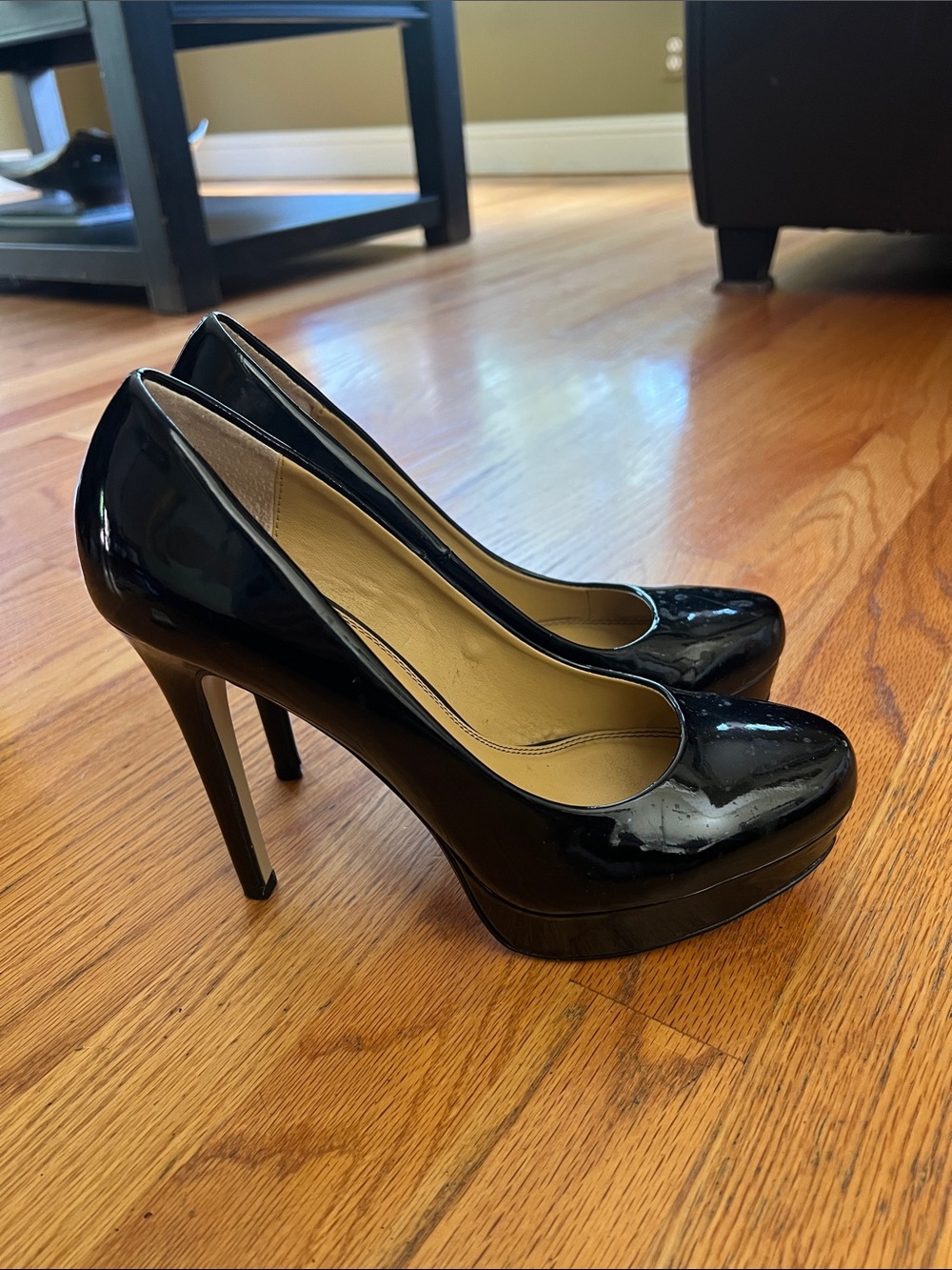 Chinese Laundry Black Patent Round-Toe Platform Pumps - Picture 2 of 5